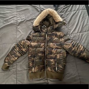 Camo puffer coat